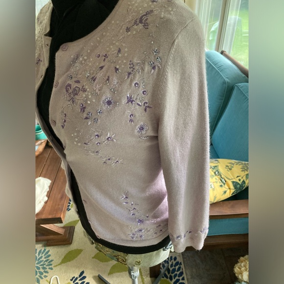 Beautiful lavender beaded sweater cardigan. SOFT - Picture 4 of 9